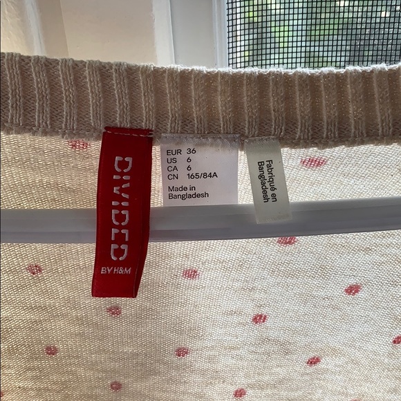 ☮️ Cute taupe and coral dots button sweater - Picture 2 of 2